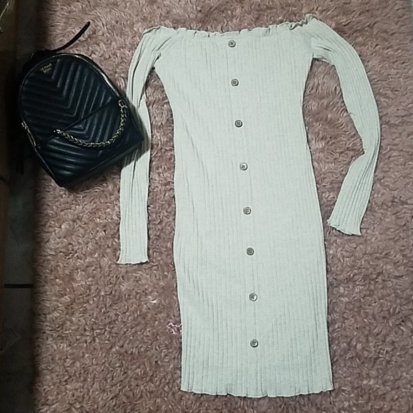 Over the shoulder dress - Picture 3 of 4